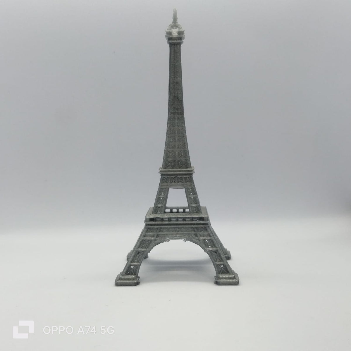 Nivi3D Eiffel Tower Miniature – Intricate 3D Printed Architectural Model