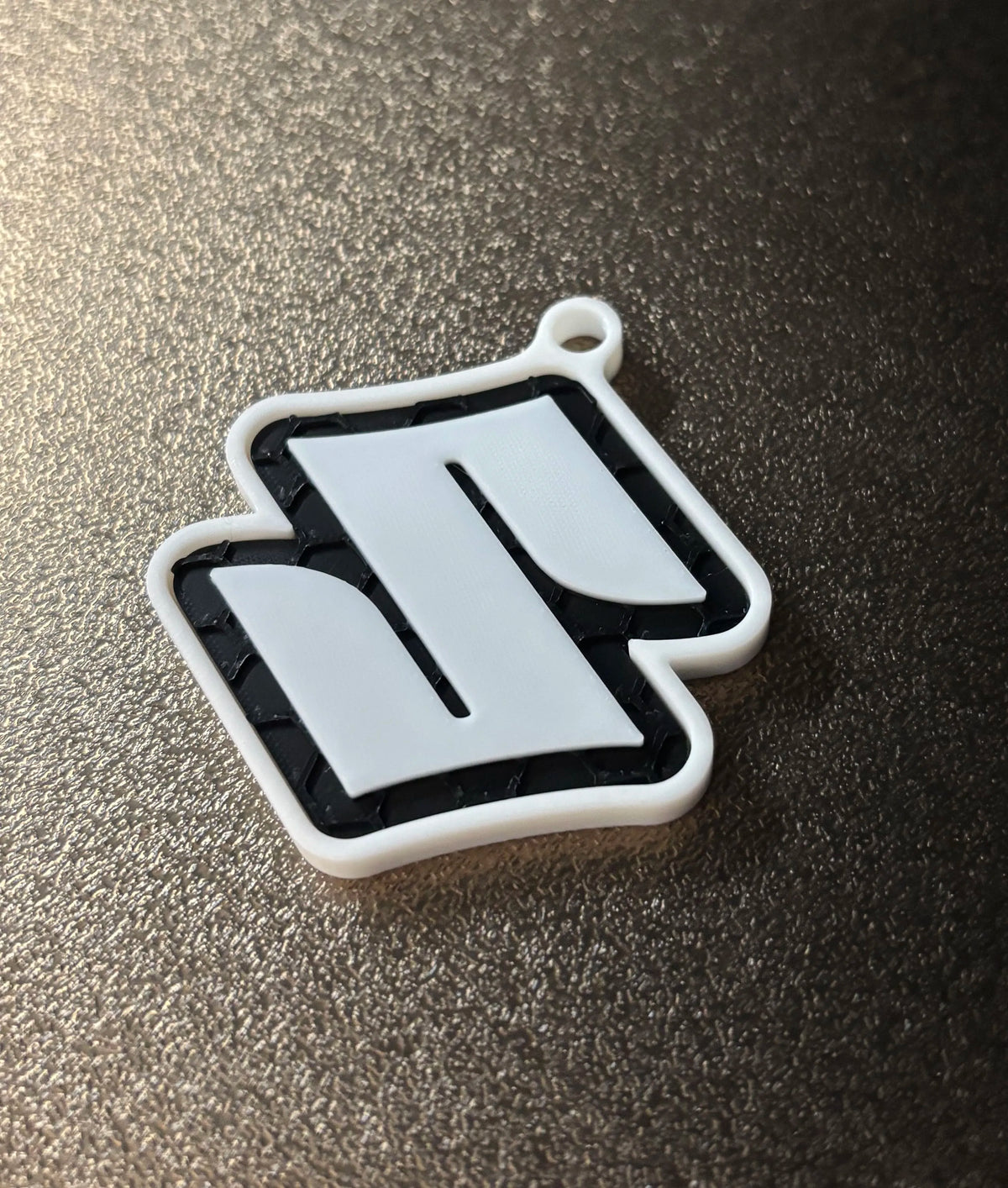 Premium Suzuki Keychain – Honeycomb Pattern Edition